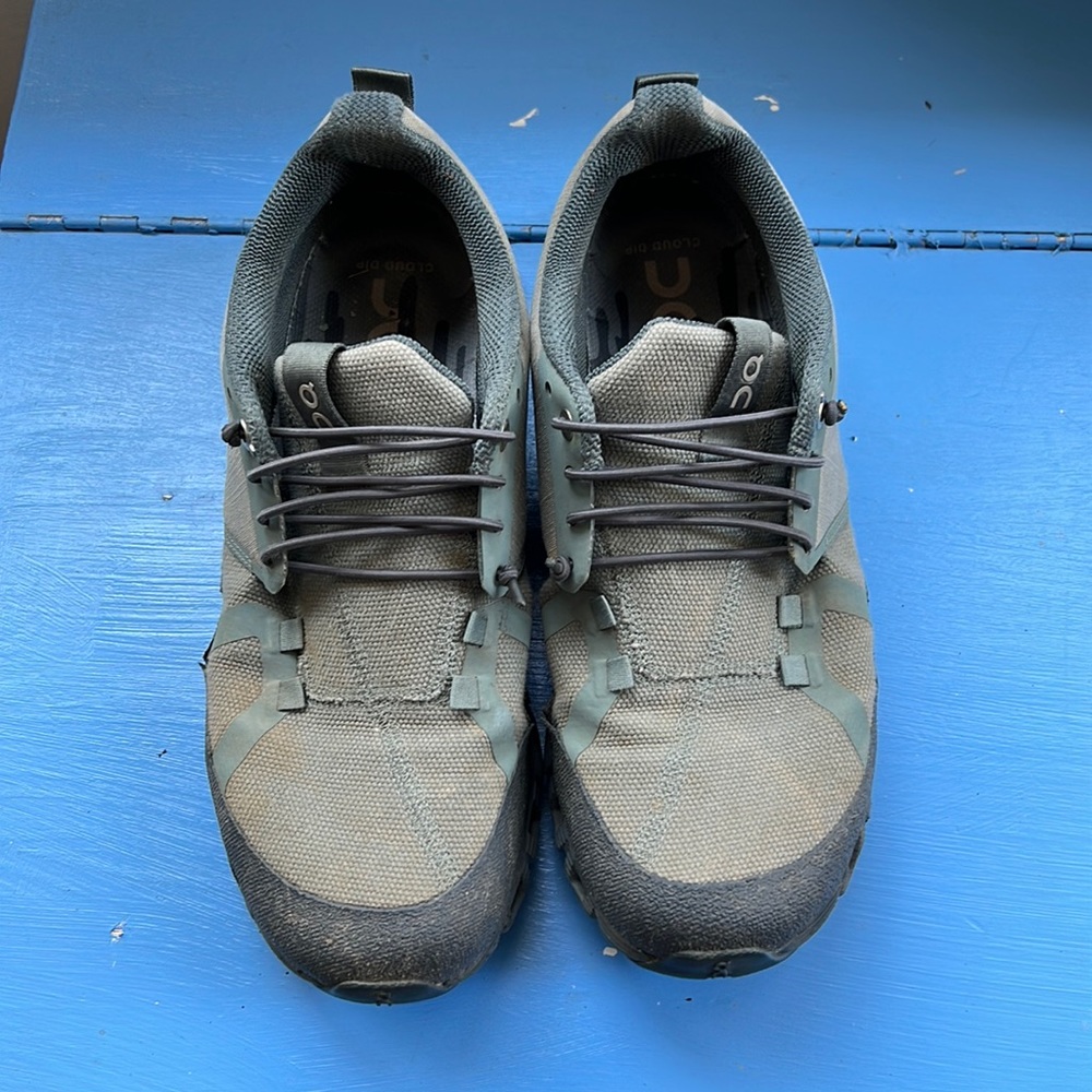 On Cloud sneakers tennis shoes running shoes